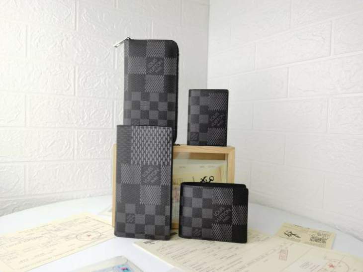Picture of Louis Vuitton Wallets _SKUfw207949559fw